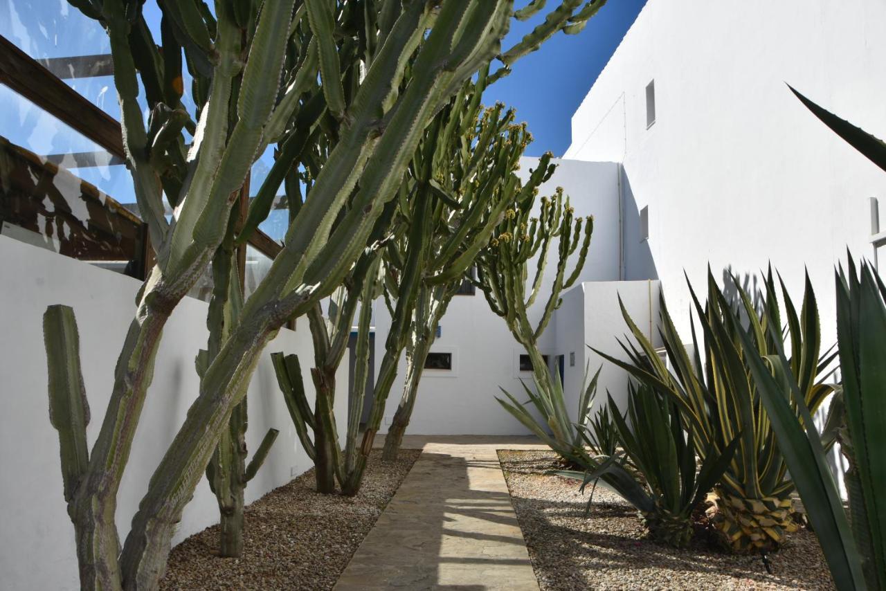 Hostal Dona Lola Marina Zahara de los Atunes Exterior photo