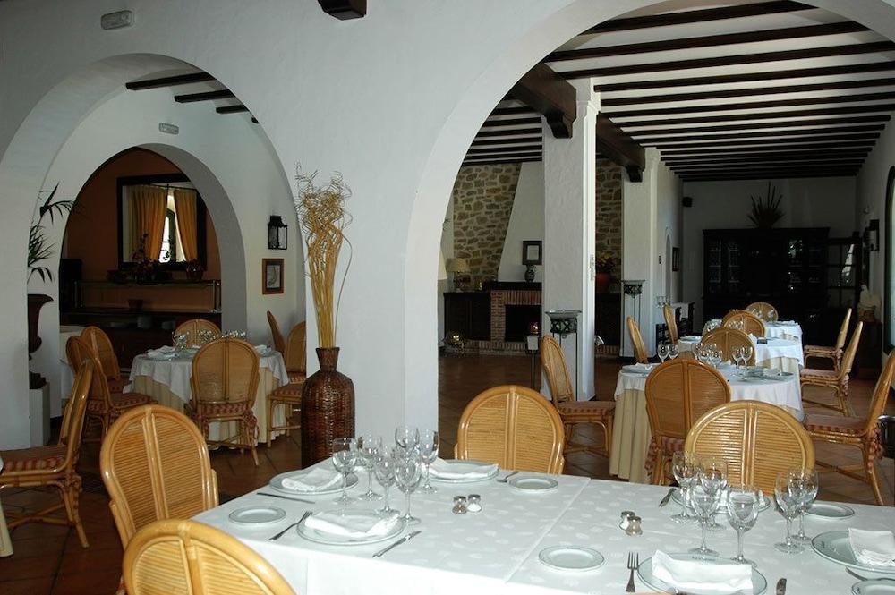 Hostal Dona Lola Marina Zahara de los Atunes Exterior photo